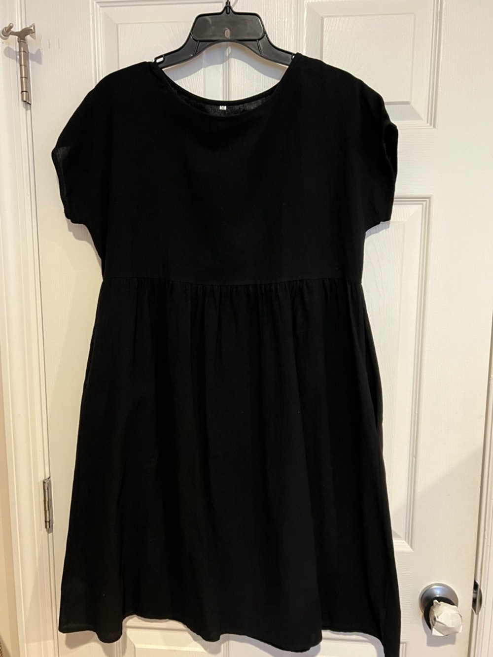 Black Short-Sleeve Casual Dress with pockets